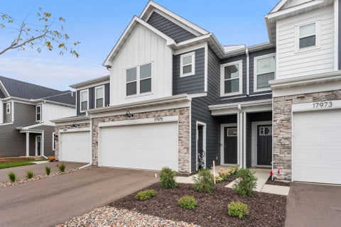 Townhouse For Sale - 17975 Genoa Drive<br/> Dakota County, Lakeville, MN 55024