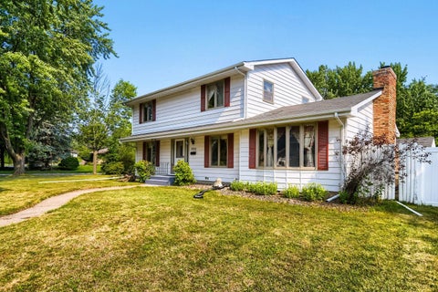 Homes For Sale - 7932 38 1/2 Avenue<br/> New Hope, MN 55427