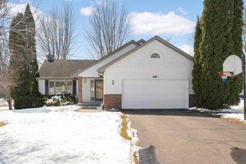 Homes For Sale - 1251 Lake Susan Hills Drive<br/> Chanhassen, MN 55317