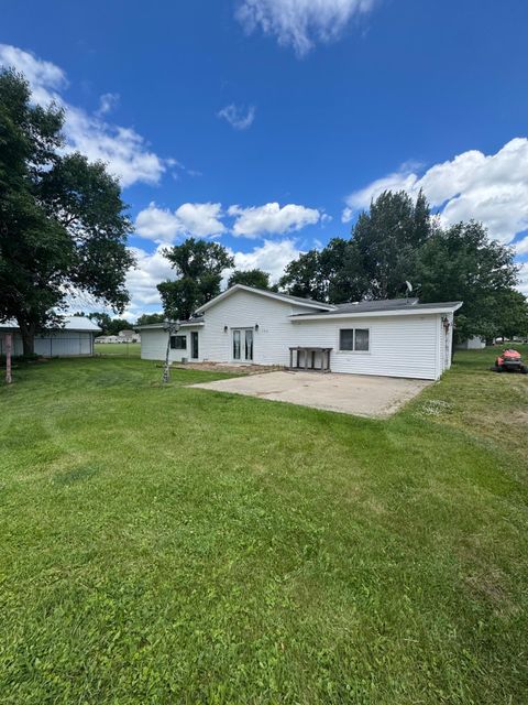 Homes For Sale - 106 2nd Avenue<br/> Mooreton, ND 58061