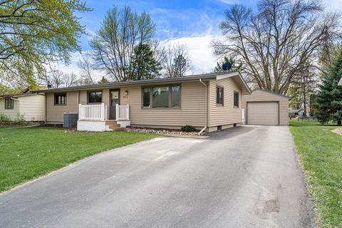 Homes For Sale - 905 9th Avenue<br/> Waseca County, Waseca, MN 56093
