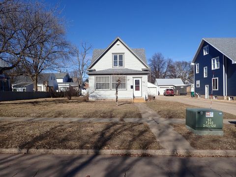 Homes For Sale - 716 Sherman Street<br/> Jackson County, Jackson, MN 56143