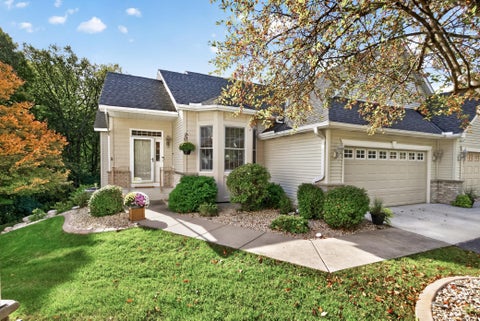 Townhouse For Sale - 7982 Dunkirk Lane<br/> Maple Grove, MN 55311