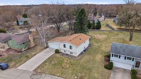 Homes For Sale - 112302 Baxter Court<br/> Carver County, Chaska, MN 55318