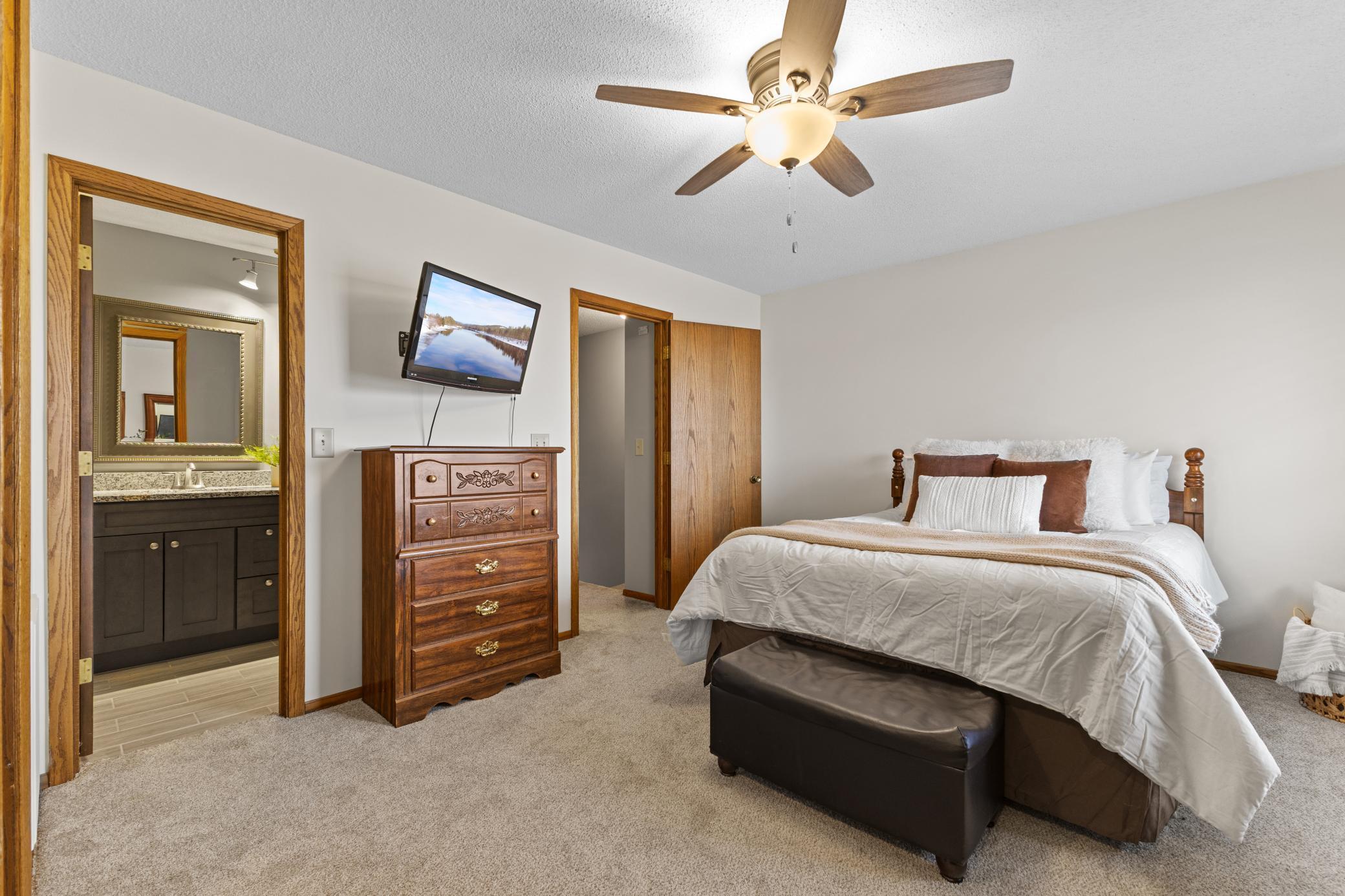 1239 Hillwind Road, Minneapolis, Minnesota image 13