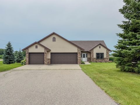 Homes For Sale - 2953 9th Avenue<br/> Willmar, MN 56201