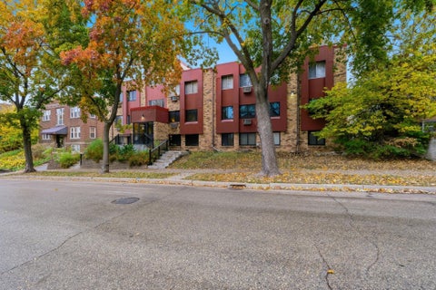 Condo For Sale - 520 Ridgewood Avenue<br/> Minneapolis, MN 55403