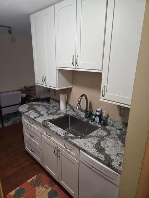 Condo For Rent - 2616 Harriet Avenue<br/> Minneapolis, MN 55408