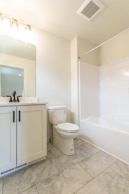 West Fargo, North Dakota 58078, United States, 2 Bedrooms Bedrooms, ,3 BathroomsBathrooms,Residential,Active,200142