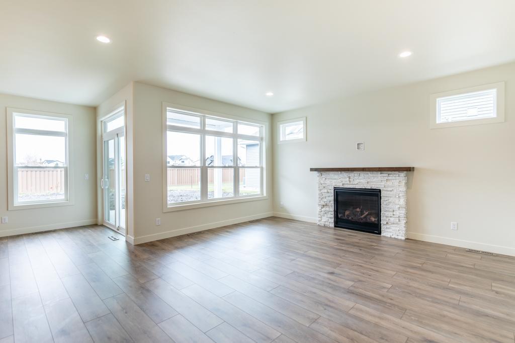 West Fargo, North Dakota 58078, United States, 2 Bedrooms Bedrooms, ,3 BathroomsBathrooms,Residential,Active,200142