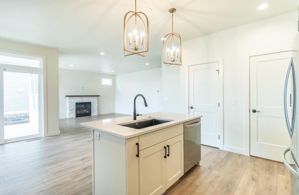 West Fargo, North Dakota 58078, United States, 2 Bedrooms Bedrooms, ,3 BathroomsBathrooms,Residential,Active,200142