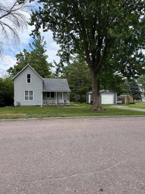 Homes For Sale - 616 N Dewey Street<br/> Fairmont, MN 56031