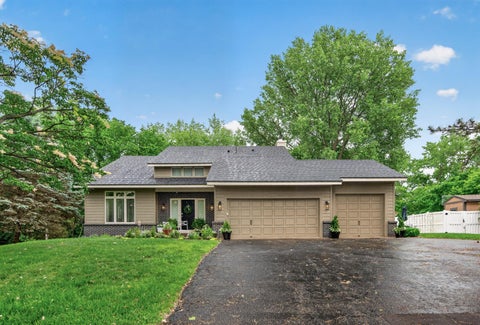 Homes For Sale - 10261 Phaeton Drive<br/> Eden Prairie, MN 55347