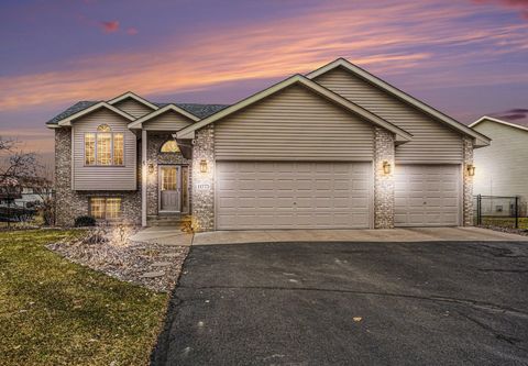 Homes For Sale - 11773 N Meadow Curve<br/> Lindstrom, MN 55045