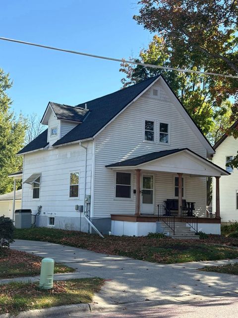 Homes For Sale - 521 6th Street<br/> Waseca County, Waseca, MN 56093