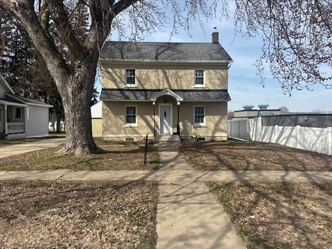 Homes For Sale - 212 W 3rd Street<br/> Zumbrota, MN 55992