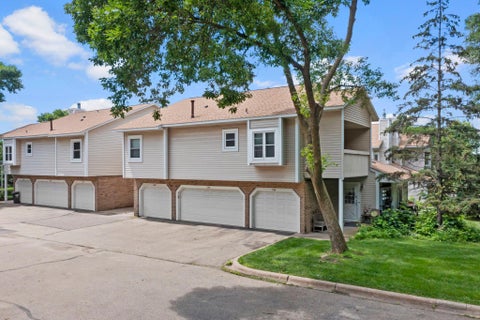 Townhouse For Sale - 5304 Highpointe Terrace<br/> Minneapolis, MN 55437