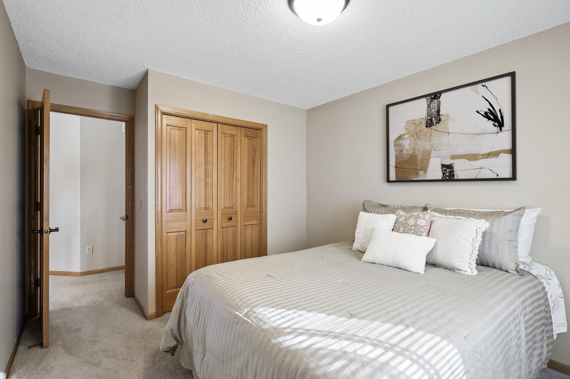 14599 Summit Shores Drive, Burnsville, Minnesota image 25