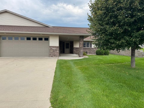 Homes For Sale - 1724 Lower Trentwood Circle<br/> Willmar, MN 56201