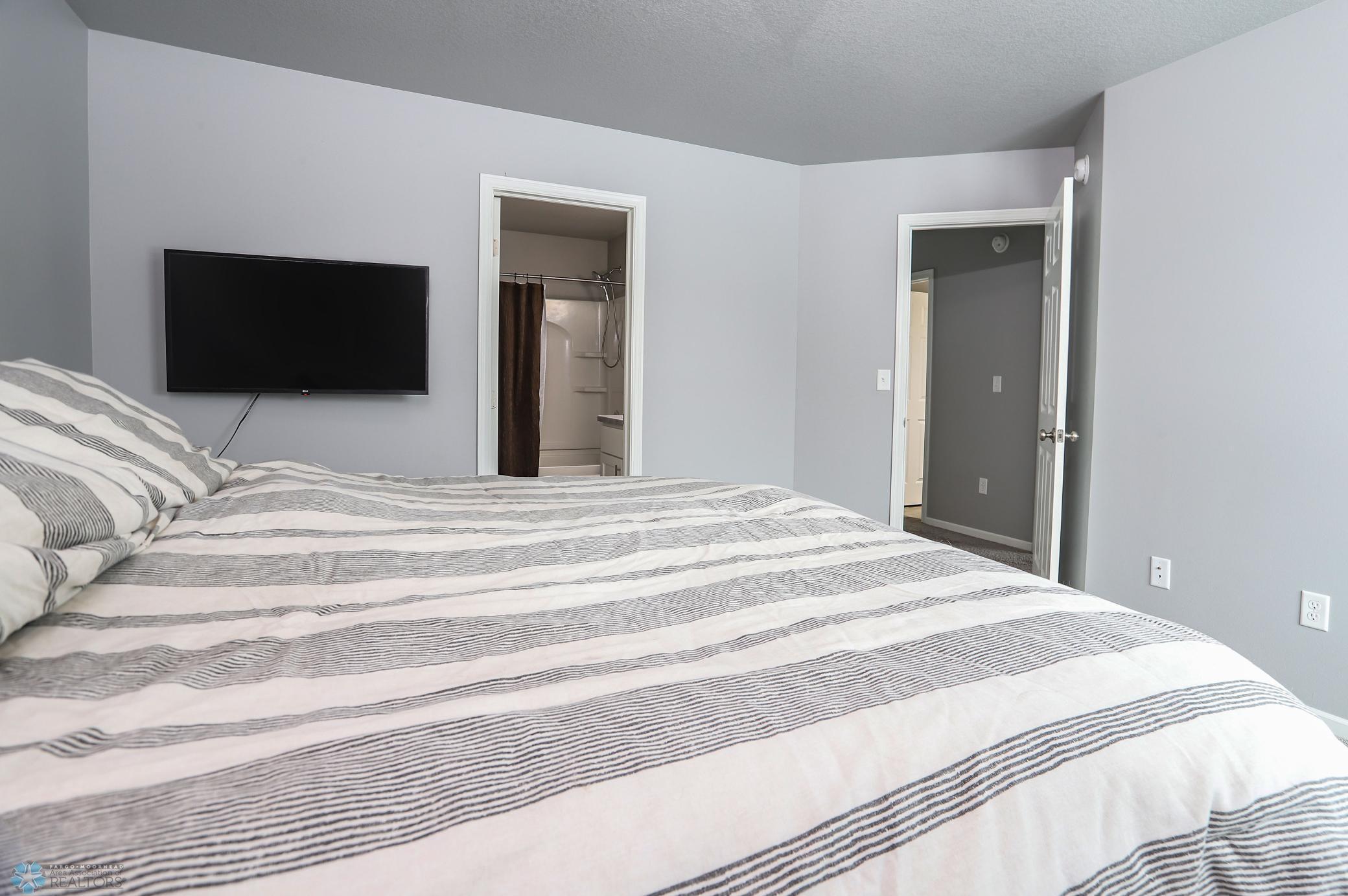 Fargo, North Dakota 58104, United States, 3 Bedrooms Bedrooms, ,3 BathroomsBathrooms,Residential,Pending,31109