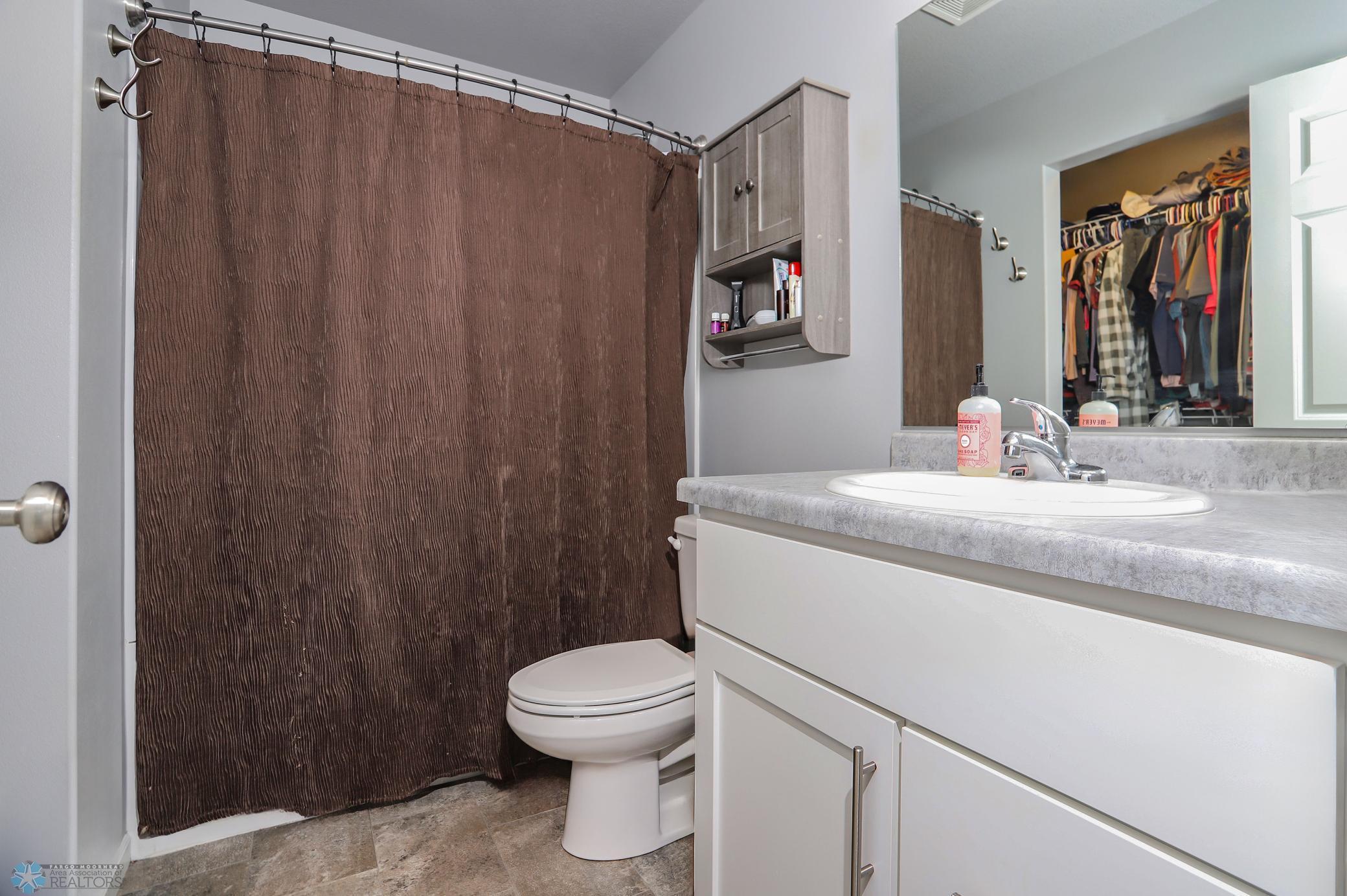 Fargo, North Dakota 58104, United States, 3 Bedrooms Bedrooms, ,3 BathroomsBathrooms,Residential,Pending,31109