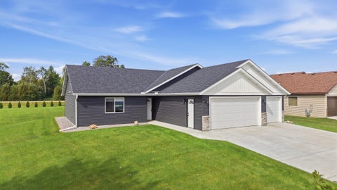 Homes For Sale - 1554 Gray Fox Drive<br/> Steele County, Owatonna, MN 55060