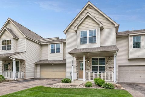 Townhouse For Sale - 1014 Heldt Street<br/> Chaska, MN 55318