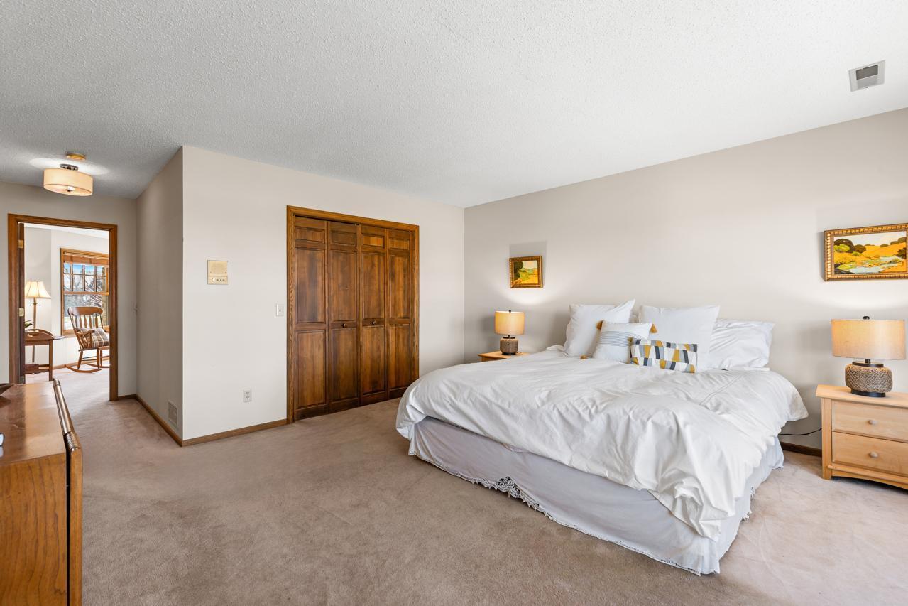 11292 Mount Curve Road, Eden Prairie, Minnesota image 32