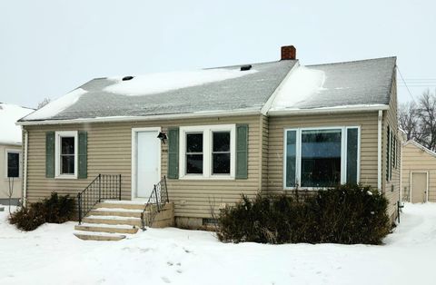 Homes For Sale - 910 11th Street<br/> International Falls, MN 56649