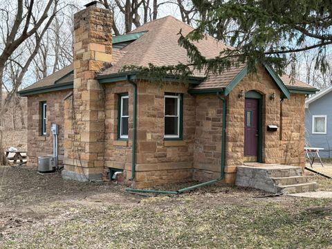 Homes For Sale - 223 Owatonna Street<br/> Blue Earth County, Mankato, MN 56001