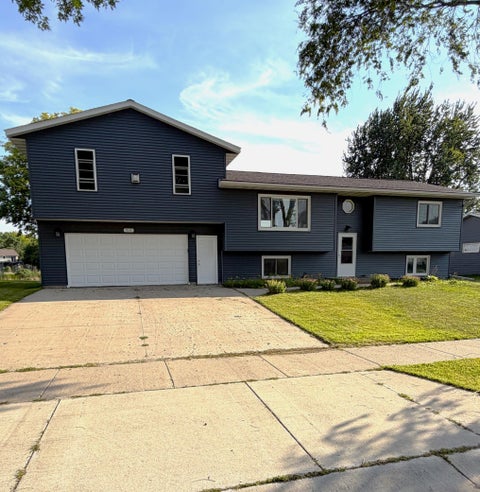 Homes For Sale - 513 Homestead Road<br/> Mankato, MN 56001