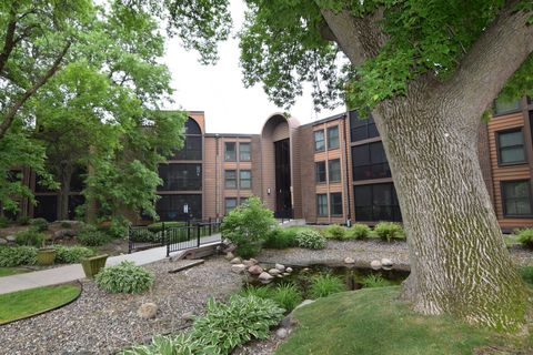 Condo For Sale - 9600 Portland Avenue<br/> Minneapolis, MN 55420