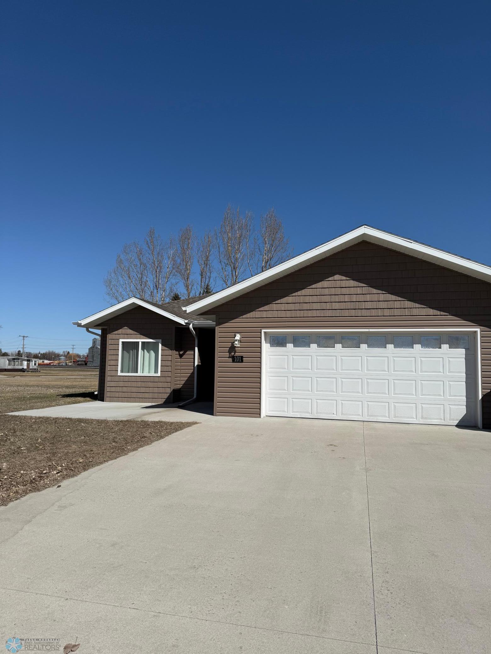101 Dakota Drive, Hankinson, North Dakota image 1