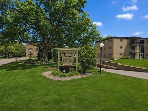 Condo For Sale - 3155 Old Highway 8<br/> Roseville, MN 55418