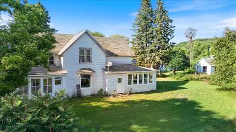 Homes For Sale - W6650 690th Avenue<br/> Pierce County, Beldenville, WI 54003