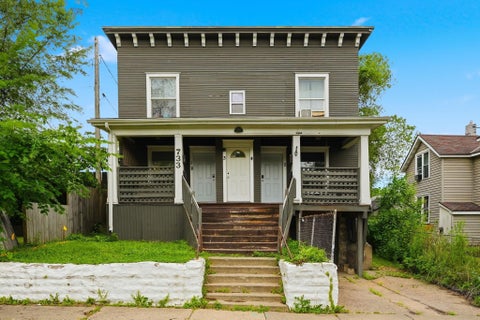 Multifamily For Sale - 733 Bradley Street<br/> Ramsey County, Saint Paul, MN 55130