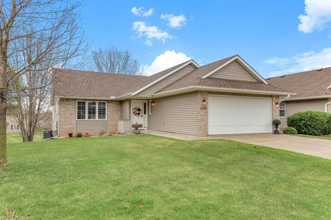 Townhouse For Sale - 1735 Carleton Drive<br/> Dakota County, Hastings, MN 55033