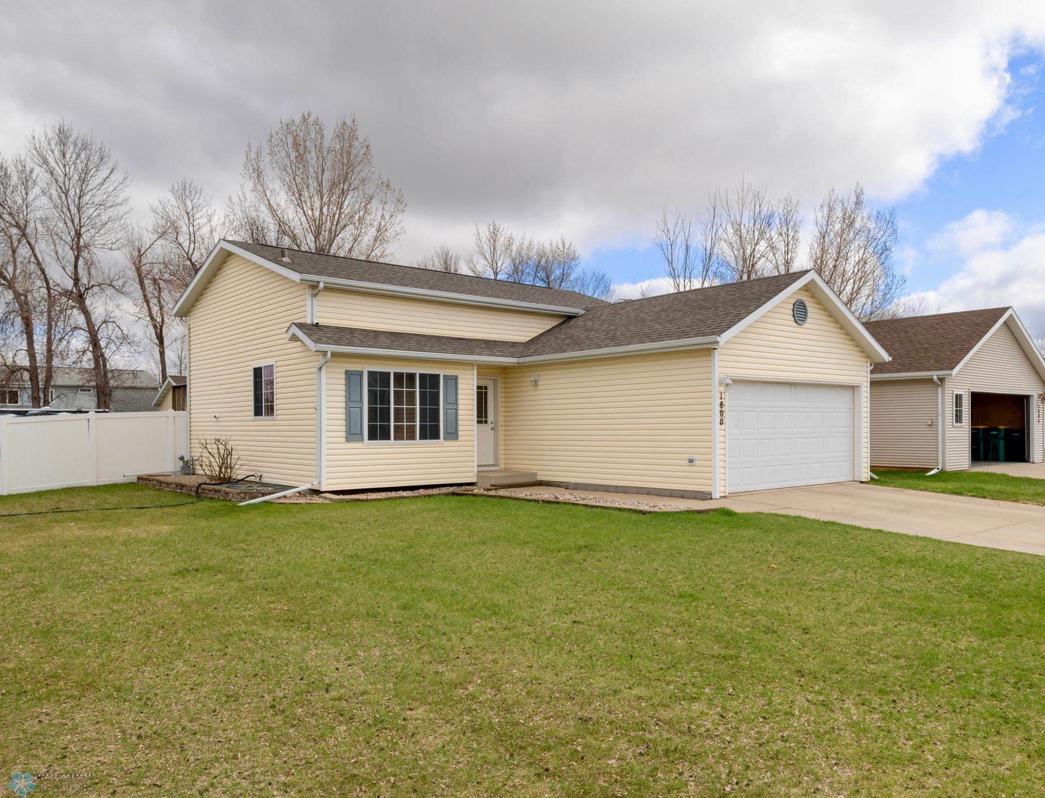 1800 Huntington Lane, West Fargo, North Dakota image 2