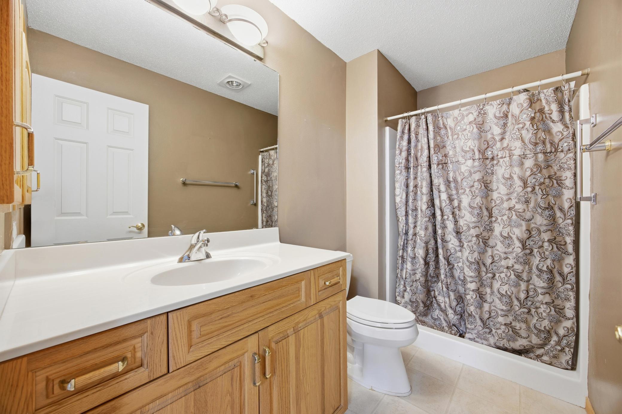 Fargo, North Dakota 58104, United States, 5 Bedrooms Bedrooms, ,3 BathroomsBathrooms,Residential,Active,239439