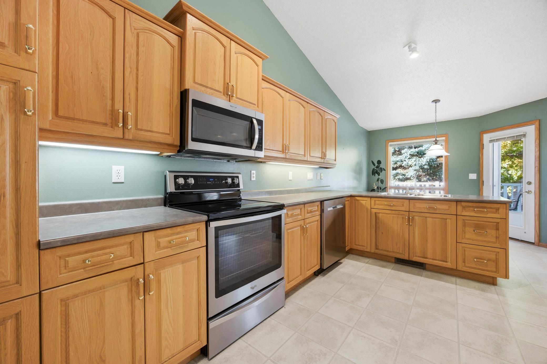 Fargo, North Dakota 58104, United States, 5 Bedrooms Bedrooms, ,3 BathroomsBathrooms,Residential,Active,239439