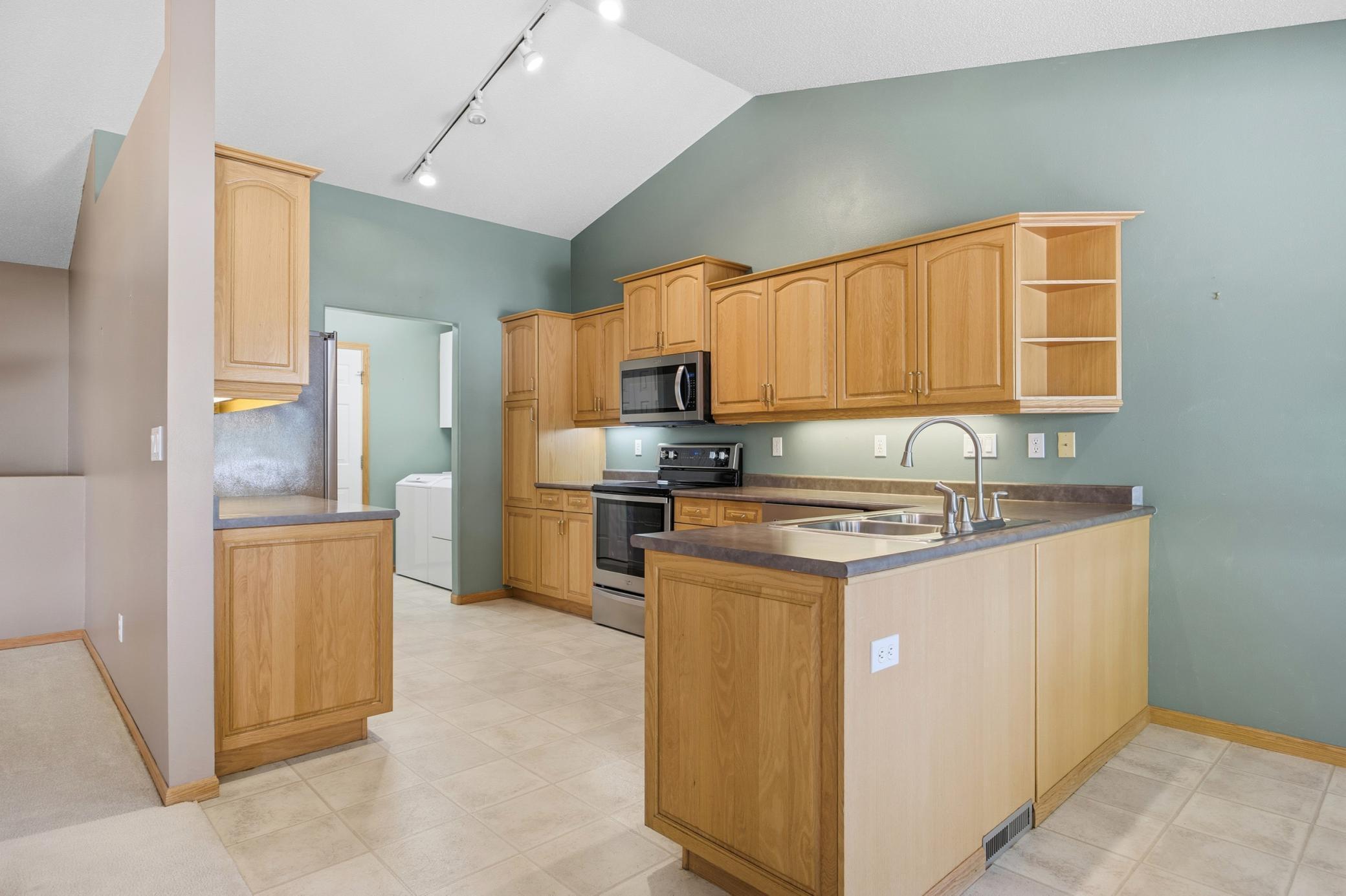 Fargo, North Dakota 58104, United States, 5 Bedrooms Bedrooms, ,3 BathroomsBathrooms,Residential,Active,239439