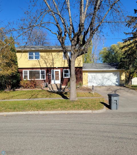 Homes For Sale - 802 11th Avenue<br/> Clay County, Moorhead, MN 56560