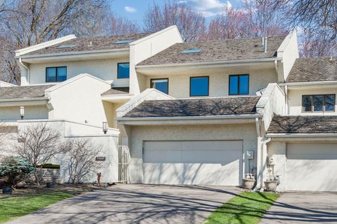 Townhouse For Sale - 11620 Vista Drive<br/> Hopkins, MN 55343