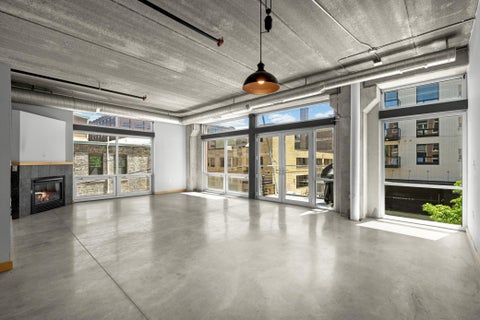 Condo For Sale - 710 N 4th Street<br/> Minneapolis, MN 55401