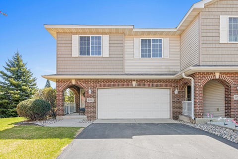 Townhouse For Sale - 20576 Hampshire Way<br/> Dakota County, Lakeville, MN 55044