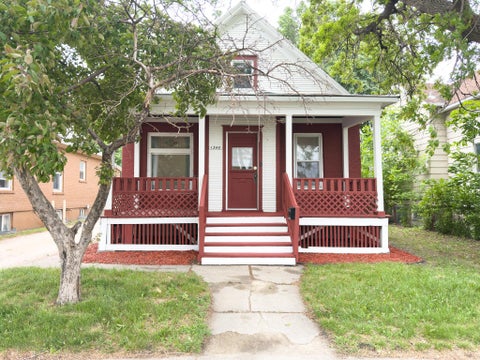 Homes For Sale - 1346 1st Avenue<br/> Cass County, Fargo, ND 58103