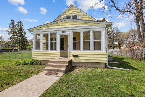 Homes For Sale - 1039 Laurel Avenue<br/> Washington County, Saint Paul Park, MN 55071