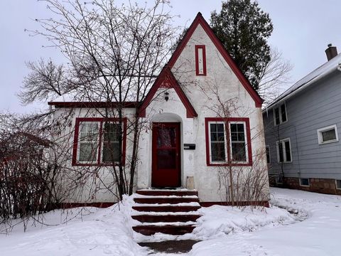 Homes For Sale - 2406 4th Avenue<br/> Saint Louis County, Hibbing, MN 55746