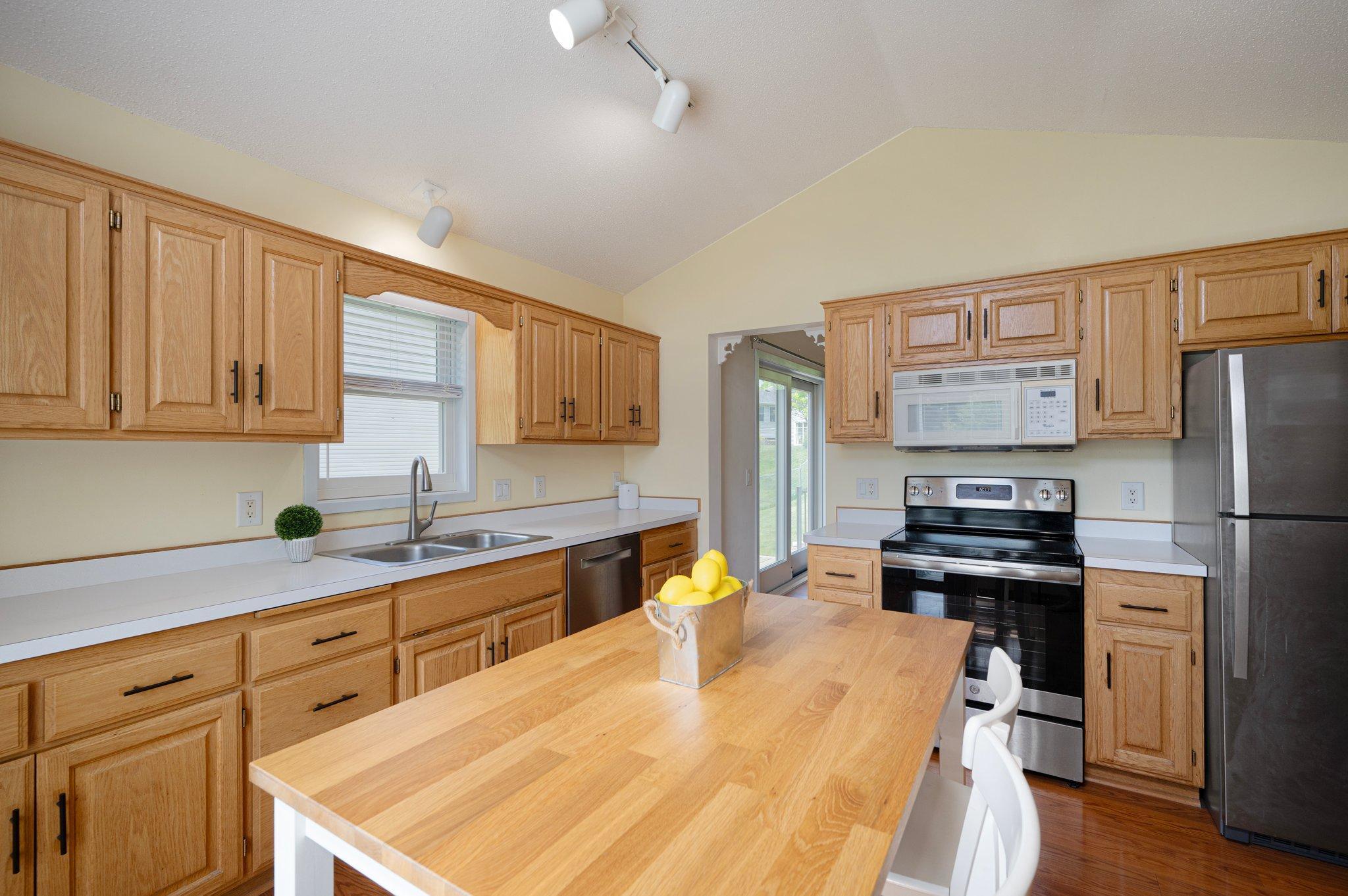 8572 Chanhassen Hills Drive, Chanhassen, Minnesota image 4