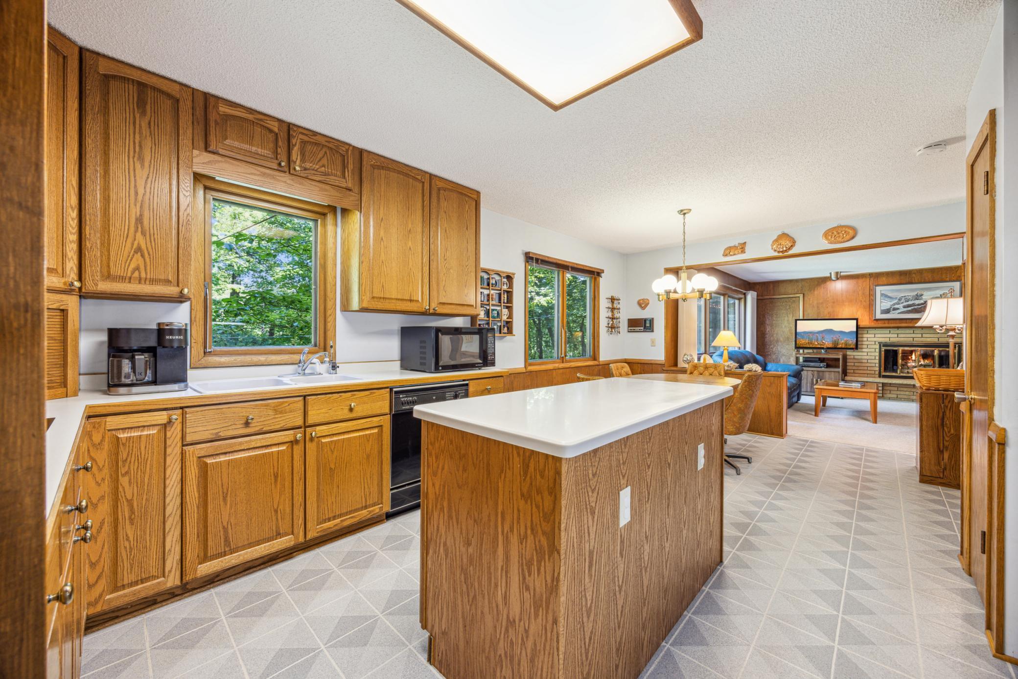 1801 Deer Hill Drive, Wayzata, Minnesota image 8